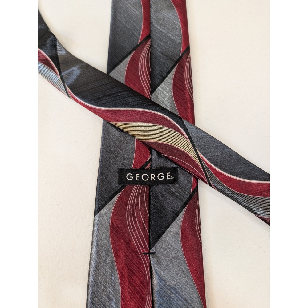 GEORGE Men's Necktie, Abstract Wavy Lines, Red Gray Black Gold Elegant 56.5"‎ - Picture 2 of 3